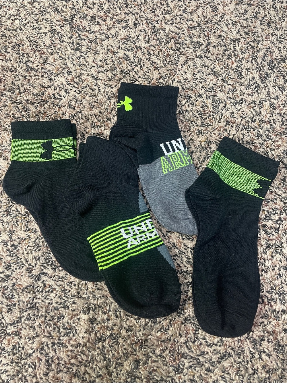 Under Armour Black & Neon Green Ankle Sock 4-Pack Youth Medium NWOT